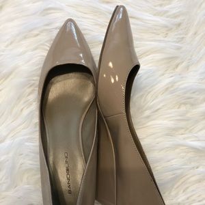 Pointed toe short wedge flat tan shoes